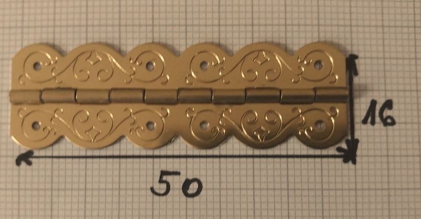 Kazetový závěs ozdobný, 50x16 mm, ocel pomosazená - Železářství Nábytkové kování,nábytkové panty Nábytkové panty Kazetové závěsy